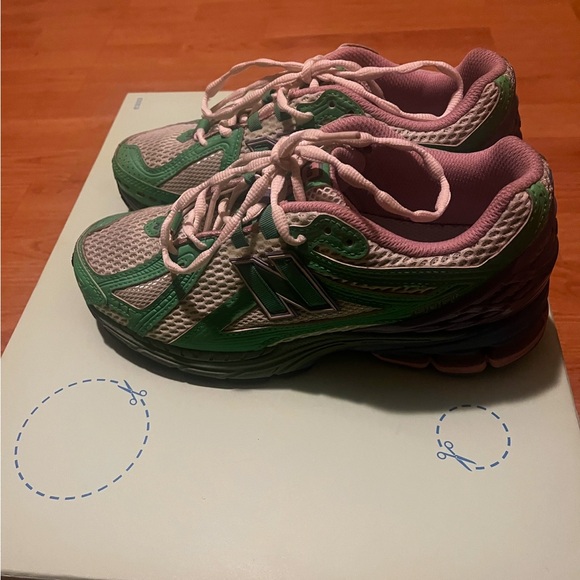 New Balance Green and Pink Sneakers - Picture 1 of 5